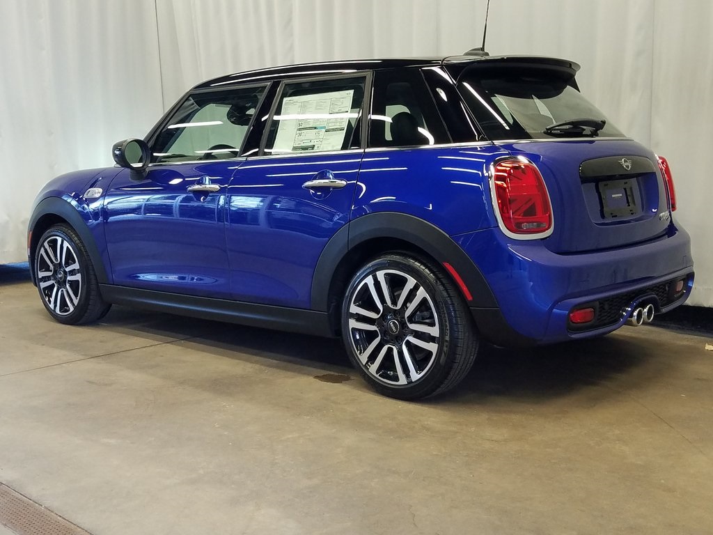 New 2020 MINI Cooper S Signature FWD 4D Hatchback